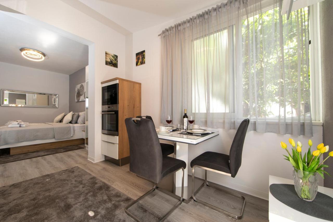 Apartments Ozrenka Tucepi Exterior photo