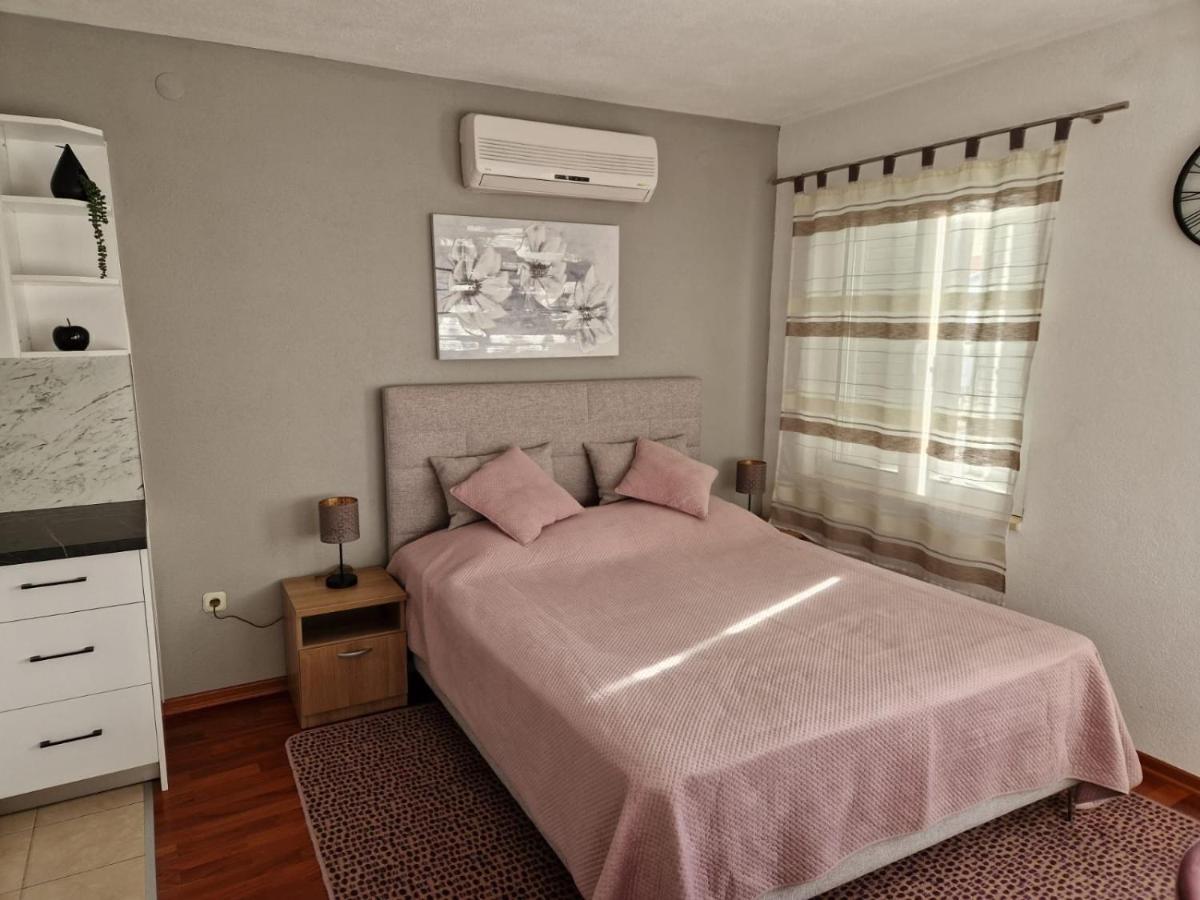 Apartments Ozrenka Tucepi Exterior photo